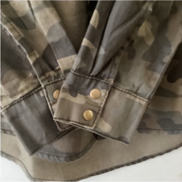 New Forever 21 Cotton Camouflage Snap Closure Shacket Utility Shirt Size Small - Picture 11 of 12